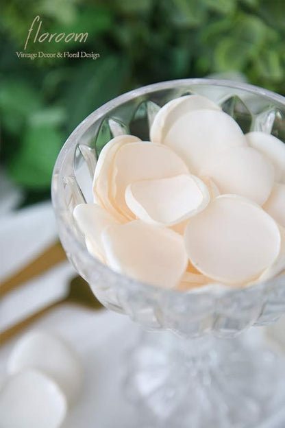 Floroom 500pcs Rose Petals Cream Faux Silk Flower Petals for Wedding Flower Girl Basket Aisle Scatter Dinner Table Centerpieces Party Confetti Bridal Shower Romantic Night Decoration