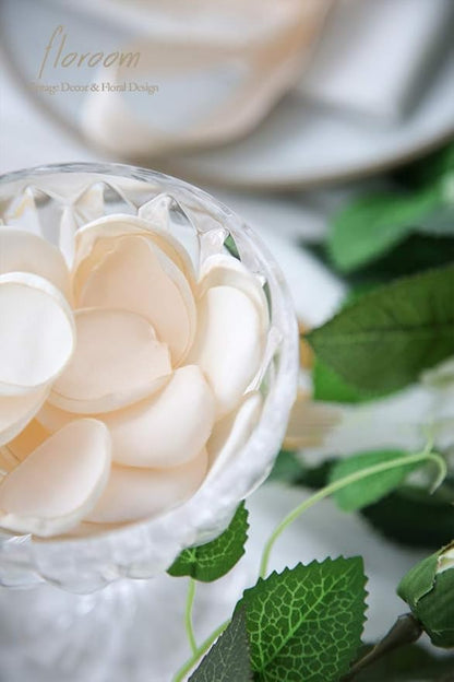 Floroom 500pcs Rose Petals Cream Faux Silk Flower Petals for Wedding Flower Girl Basket Aisle Scatter Dinner Table Centerpieces Party Confetti Bridal Shower Romantic Night Decoration