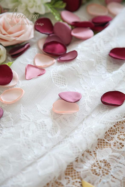 Floroom 300pcs Rose Petals Burgundy Maroon Faux Silk Flower Petals for Wedding Flower Girl Basket Aisle Scatter Dinner Table Centerpieces Party Confetti Bridal Shower Romantic Night Decoration
