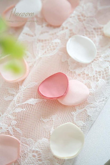 Floroom 300pcs Rose Petals Blush Pink Faux Silk Flower Petals for Wedding Flower Girl Basket Aisle Scatter Cake Dinner Table Centerpieces Party Confetti Bridal Shower Romantic Night Decoration