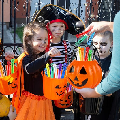 Shemira 500PCS Halloween Bubble Wands, Mini Bubbles Party Favors for Kids, Halloween Party Favors, Halloween Goodie Bag Stuffers, Classroom Prizes Gifts for Kids, Halloweens Trick or Treat Toys Bulk